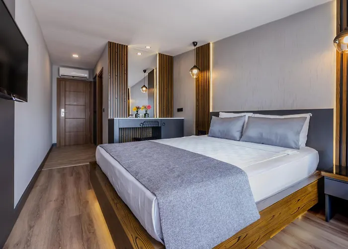 Adora Calma Adults Only Kızılot